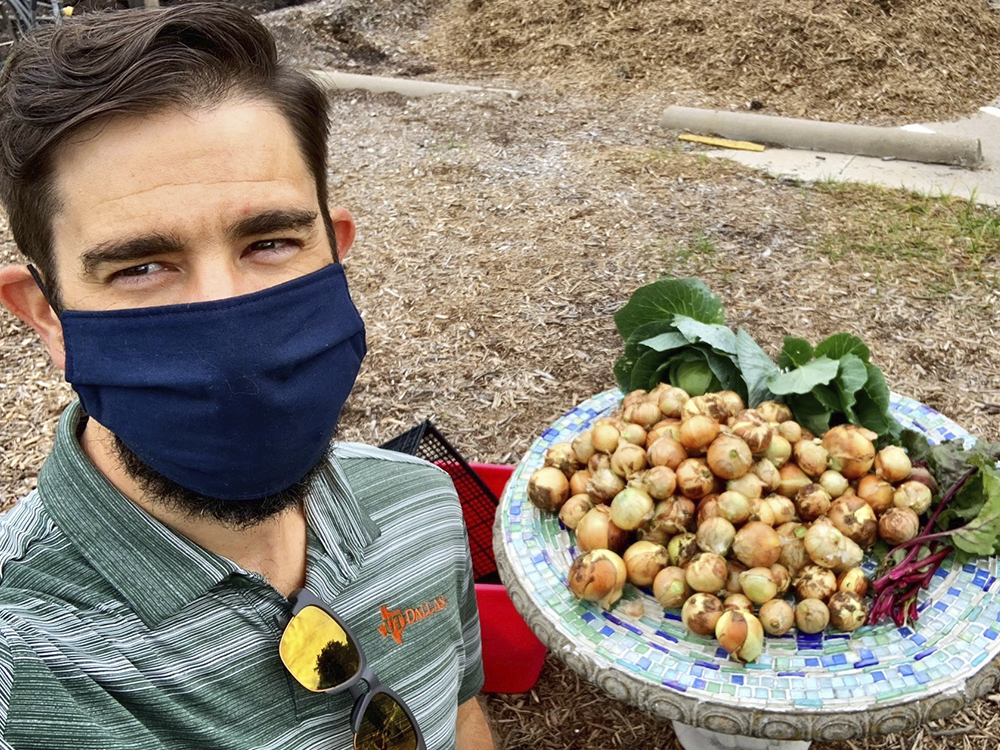 Community Garden Helps Feed Comets in Need